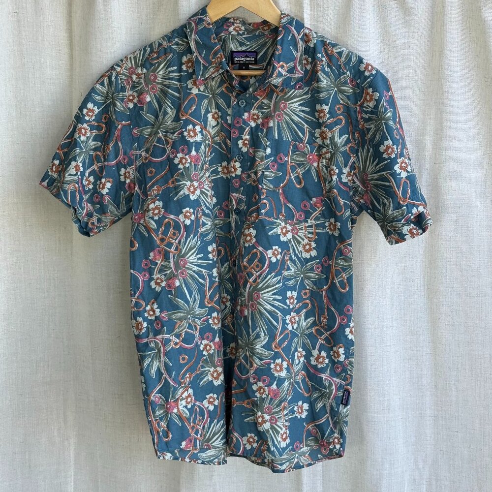 Patagonia Organic Cotton Short Sleeve Button-Down Shirt – Men’s M